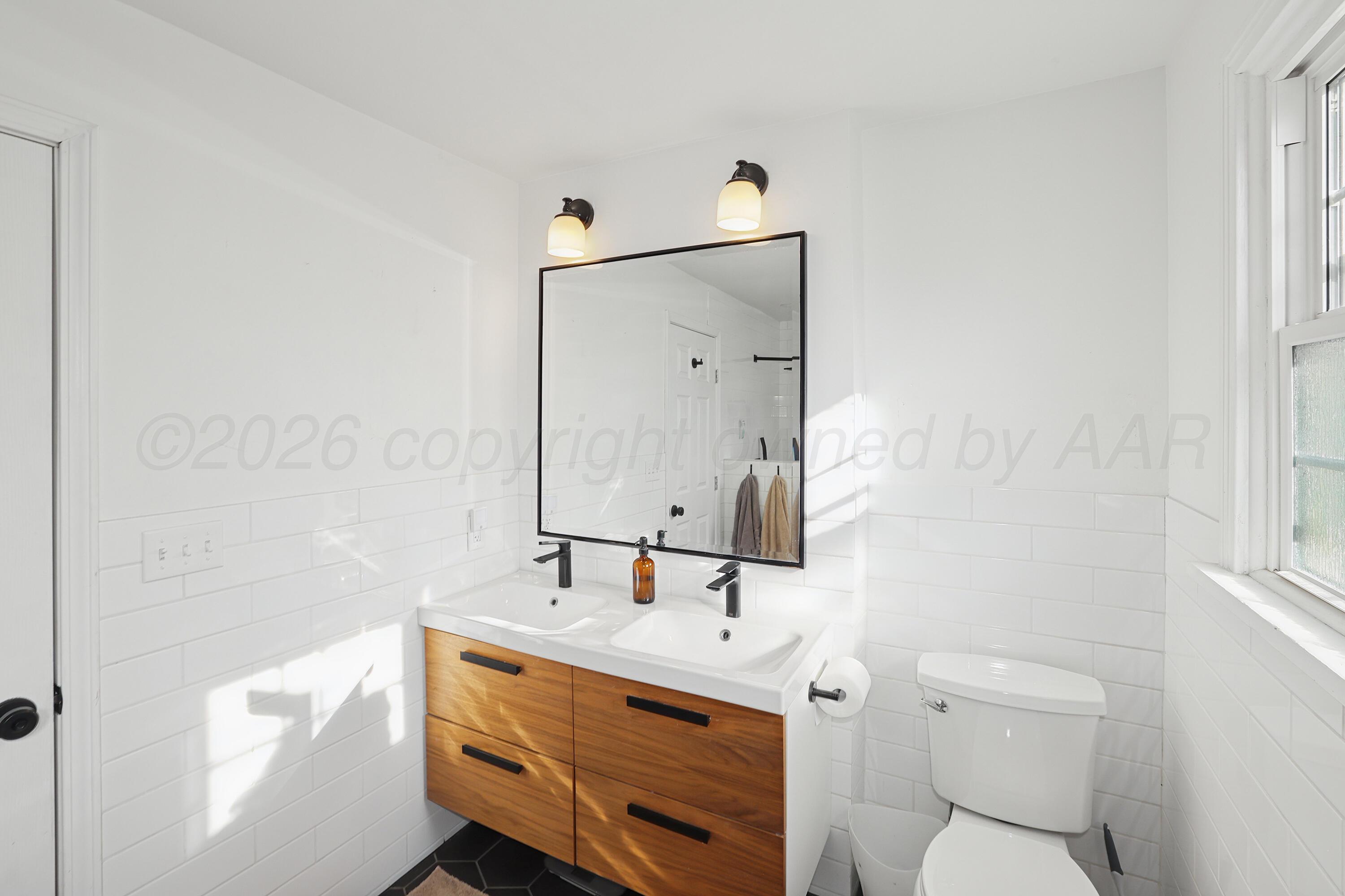 2102 South Hayden Street Amarillo, TX 79109 - Photo 21 of 37 22-Primary Bath Vanity