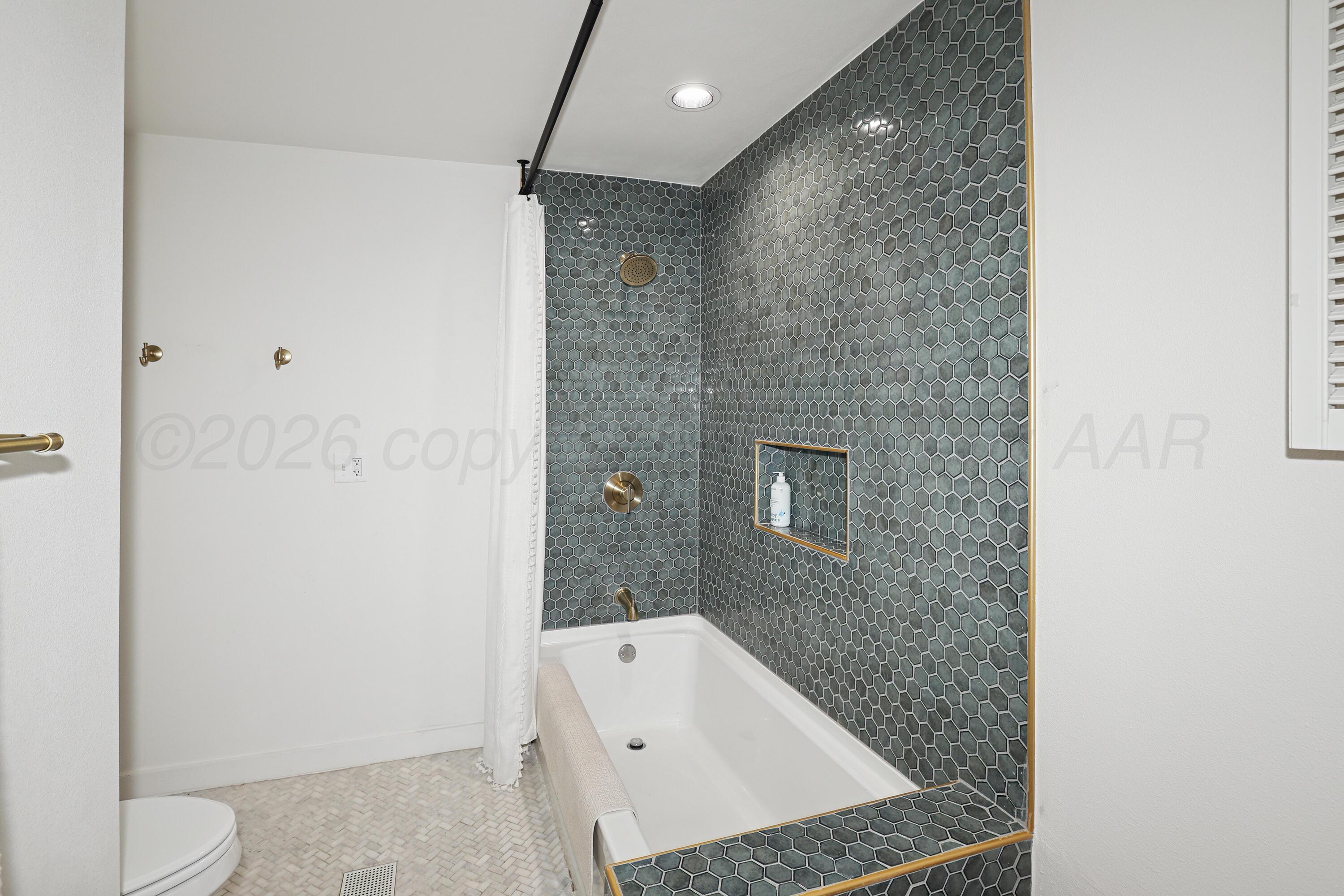 2102 South Hayden Street Amarillo, TX 79109 - Photo 28 of 37 a bathroom with a sink a toilet and shower