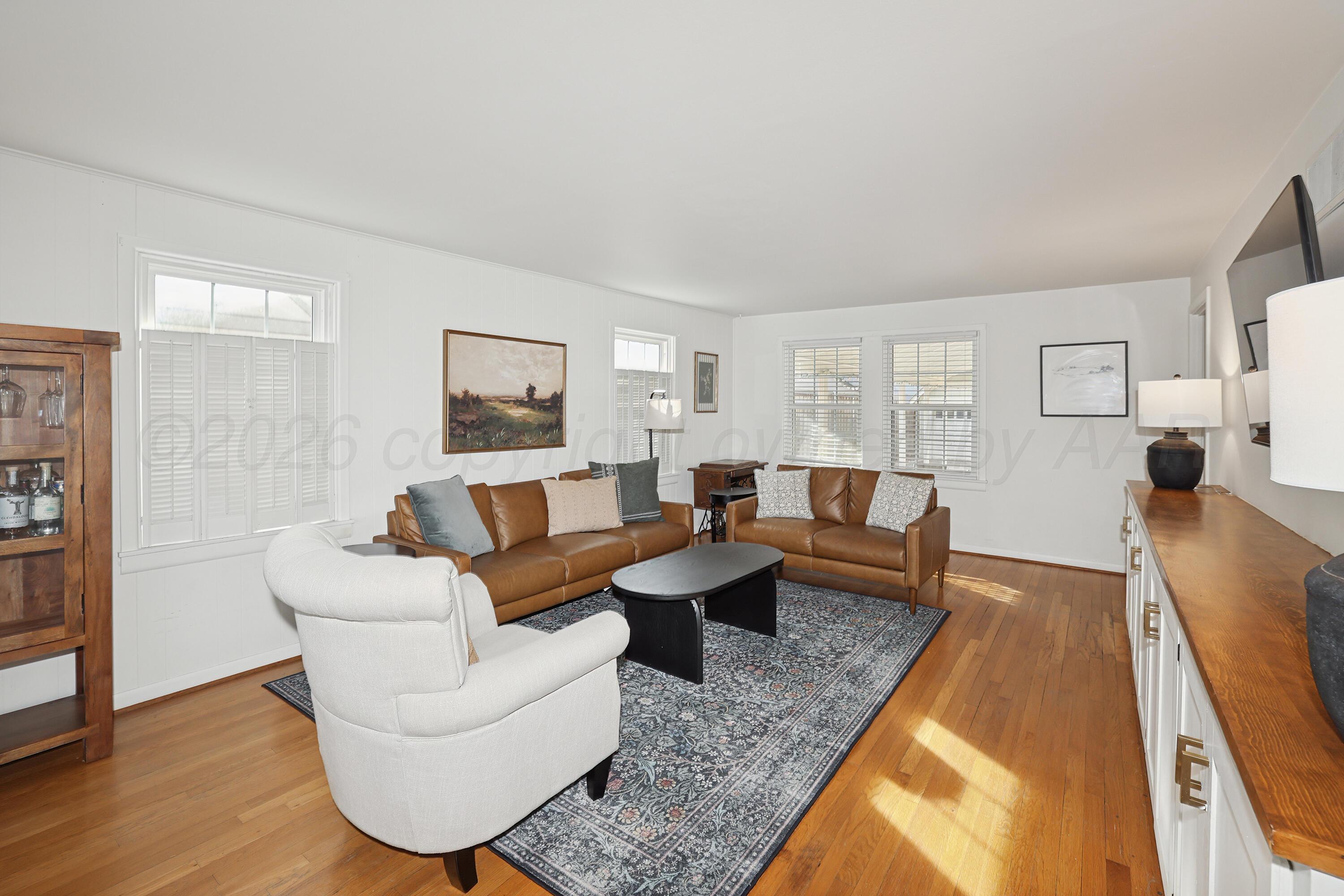 2102 South Hayden Street Amarillo, TX 79109 - Photo 4 of 37 5-Living Area