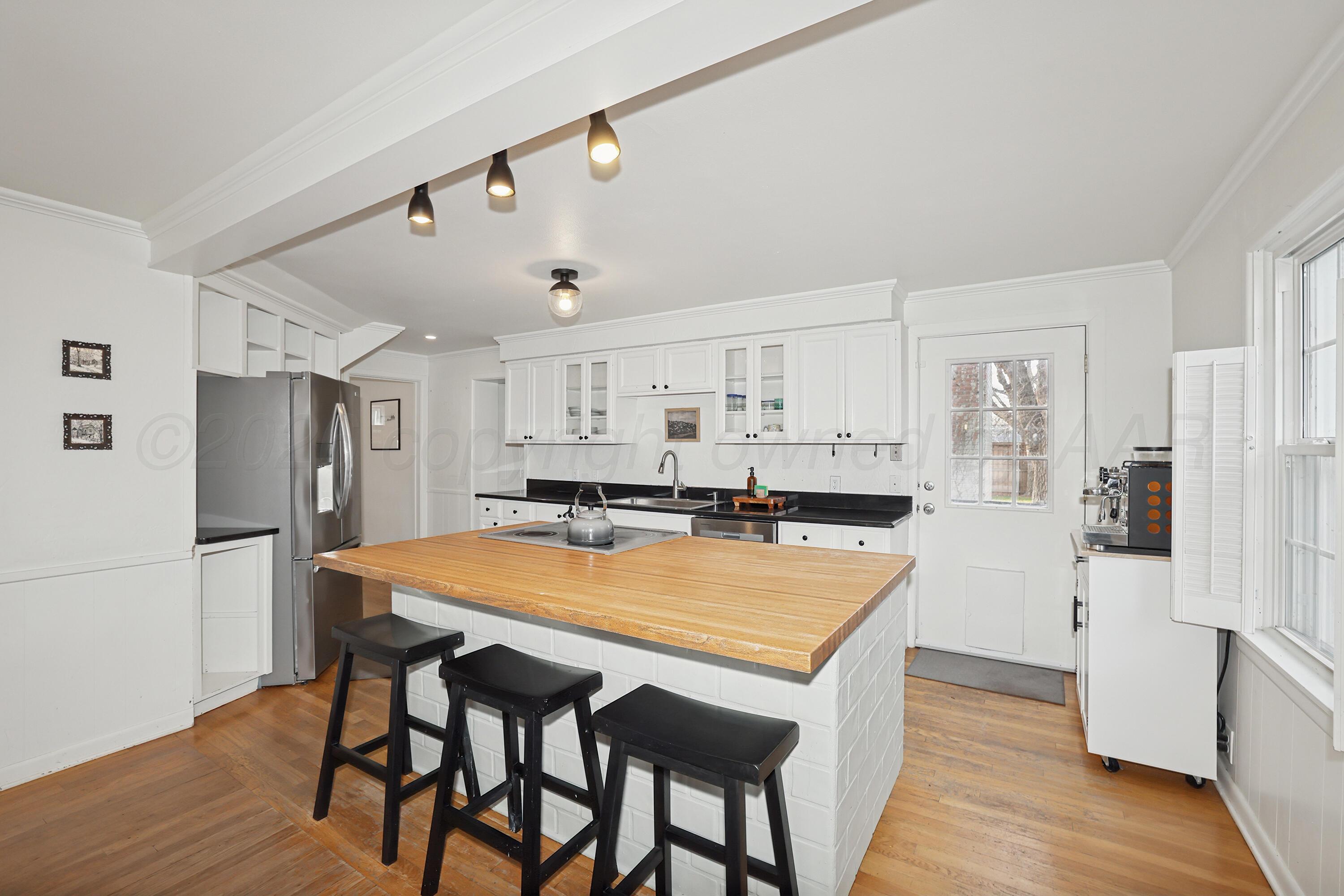 2102 South Hayden Street Amarillo, TX 79109 - Photo 10 of 37 14-Kitchen