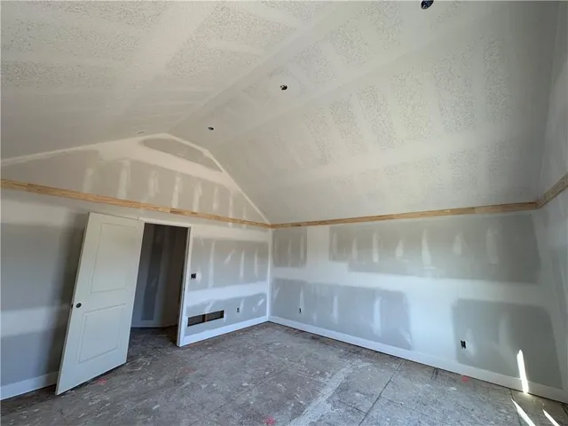 $599,999 | 7040 Yulich Court, Parkville, MO 64152