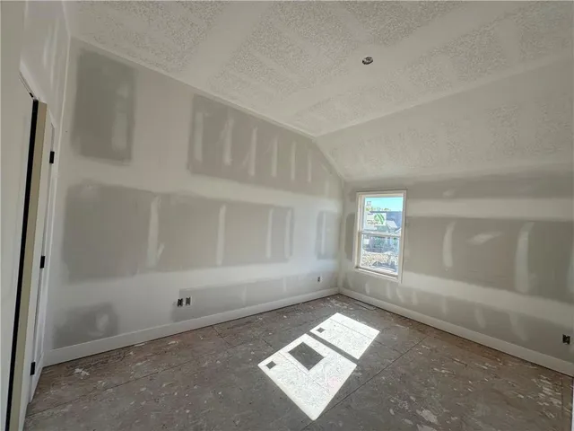 $599,999 | 7040 Yulich Court, Parkville, MO 64152