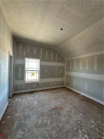 $599,999 | 7040 Yulich Court, Parkville, MO 64152