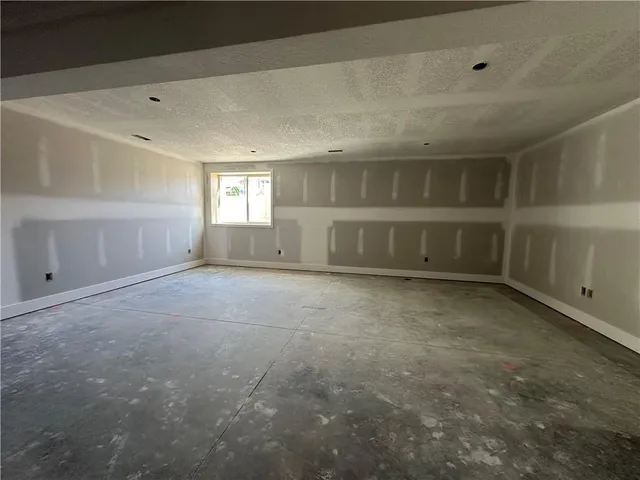 $599,999 | 7040 Yulich Court, Parkville, MO 64152