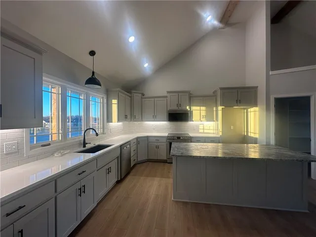 $599,999 | 7040 Yulich Court, Parkville, MO 64152