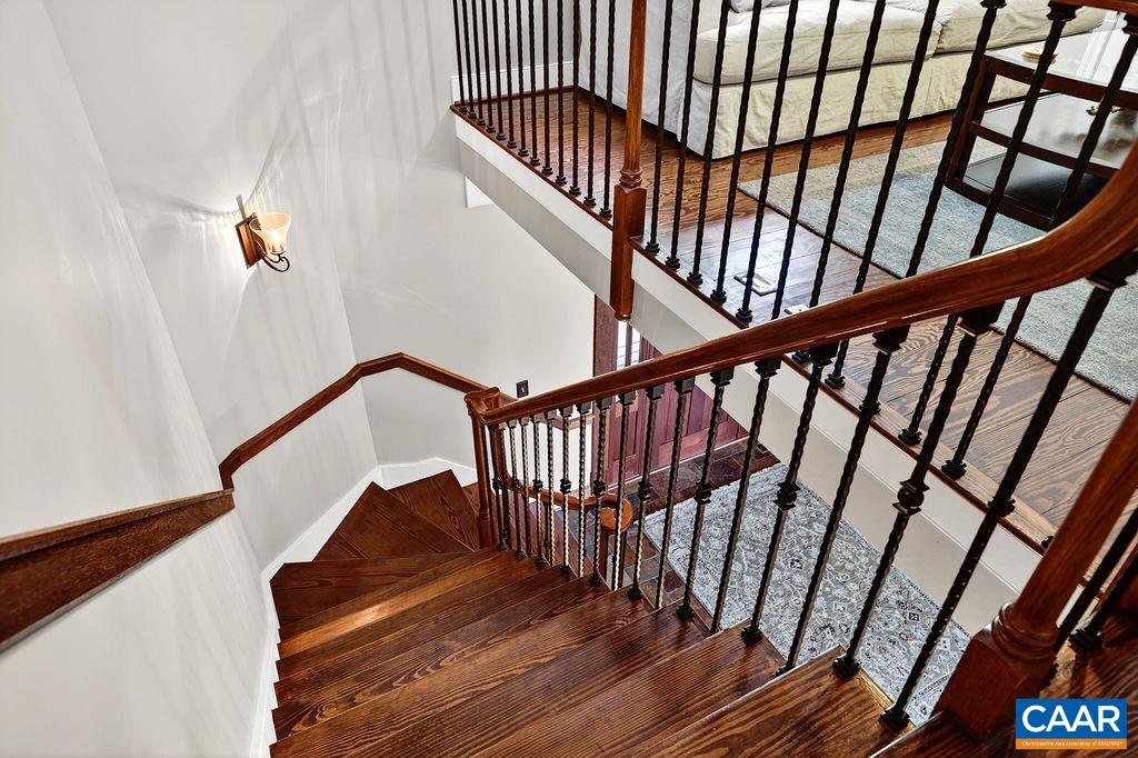 1059 Bryant Mountain Road Roseland, VA 22967 - Photo 25 of 58 a view of entryway