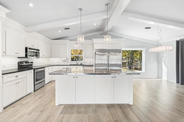 $1,700,000 | 147 South Shore Drive, Amarillo, TX 79118