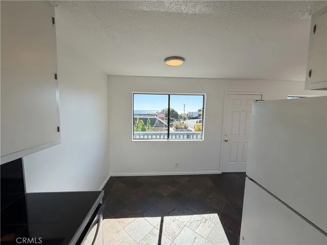 a view of entryway with a yard