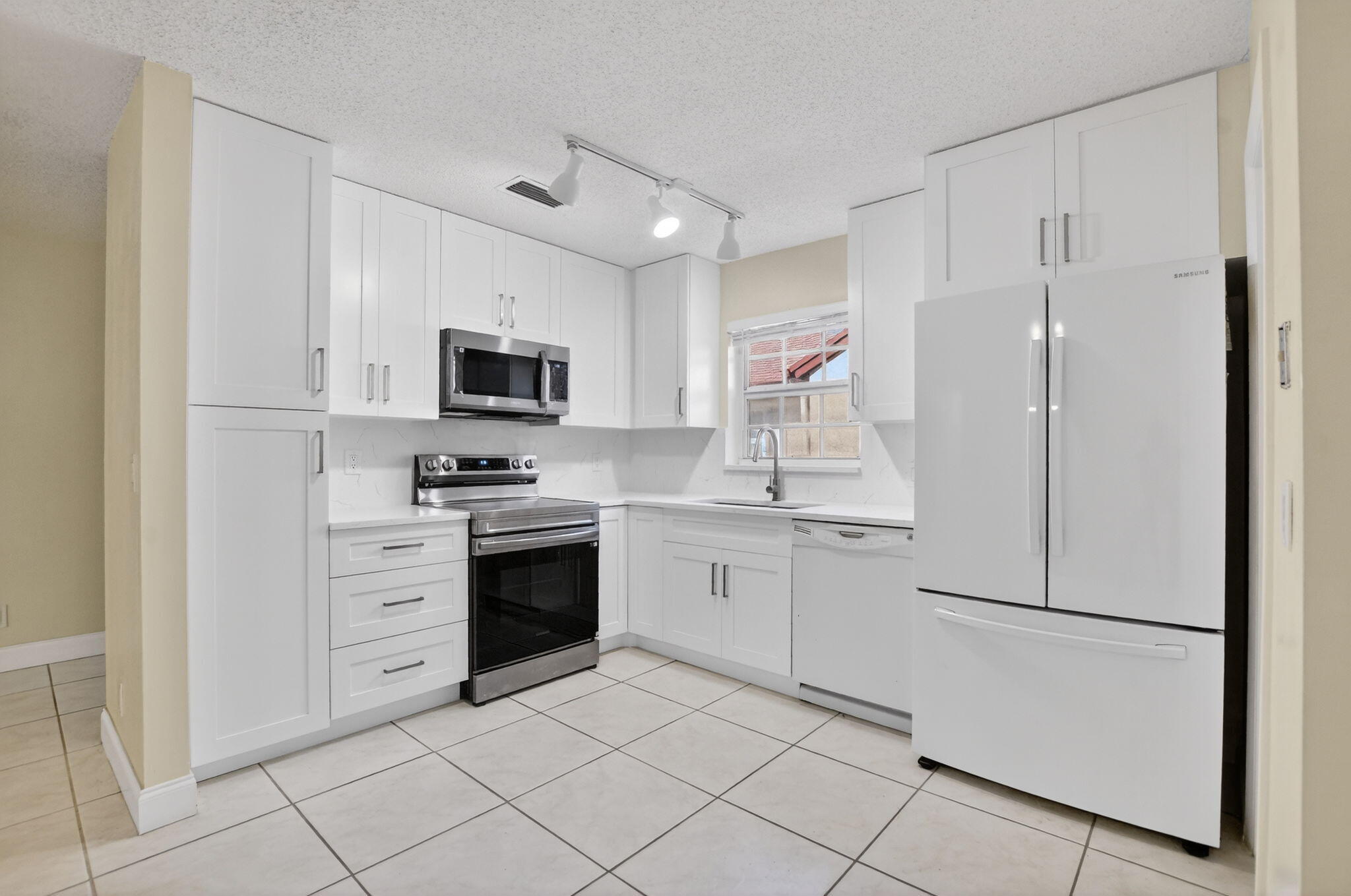 22334 Southwest 57th Circle Boca Raton, FL 33428 - Photo 5 of 29 15-web-or-mls-DSC_1092