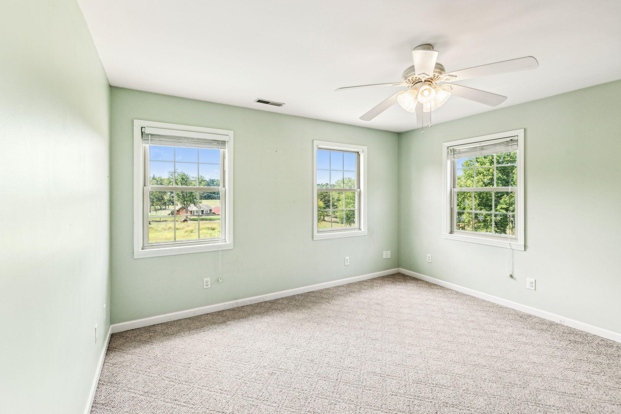915 Woosley Road Tullahoma, TN 37388 - Photo 38 of 70 One of the 3 guest rooms.