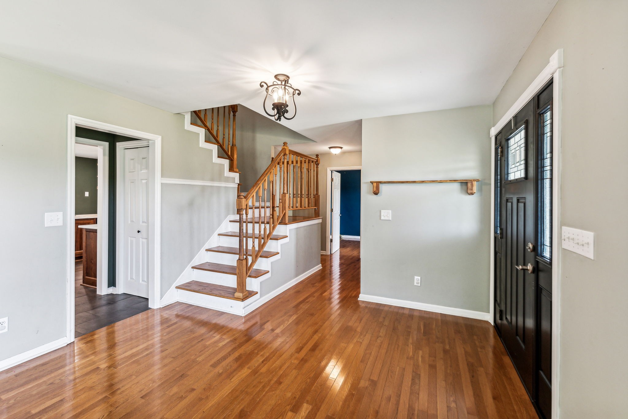 915 Woosley Road Tullahoma, TN 37388 - Photo 9 of 70 The Foyer has hardwood floors
