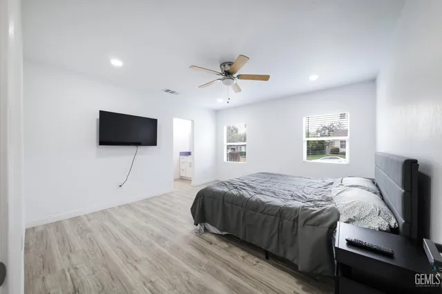 $695,900 | Undisclosed Address, Bakersfield, CA 93305