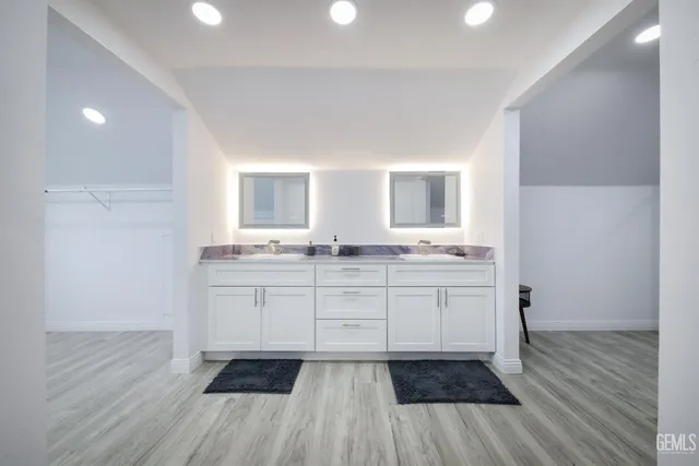 $695,900 | Undisclosed Address, Bakersfield, CA 93305