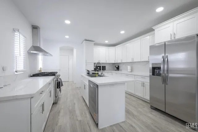 $695,900 | Undisclosed Address, Bakersfield, CA 93305