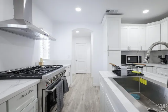 $695,900 | Undisclosed Address, Bakersfield, CA 93305