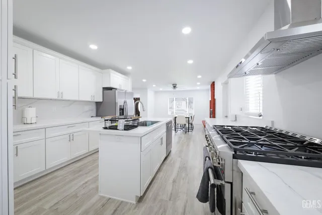 $695,900 | Undisclosed Address, Bakersfield, CA 93305