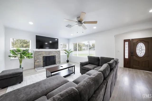 $695,900 | Undisclosed Address, Bakersfield, CA 93305