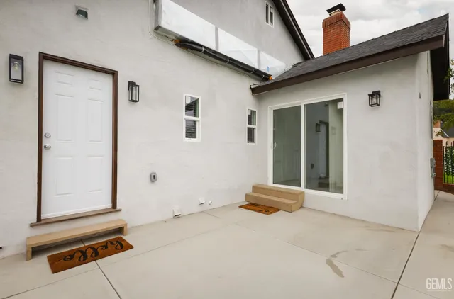 $695,900 | Undisclosed Address, Bakersfield, CA 93305