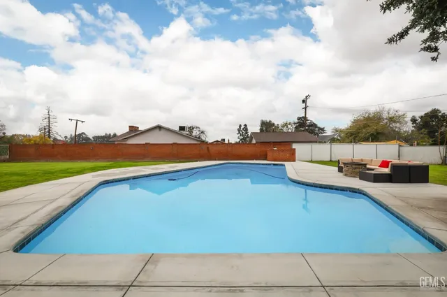 $695,900 | Undisclosed Address, Bakersfield, CA 93305