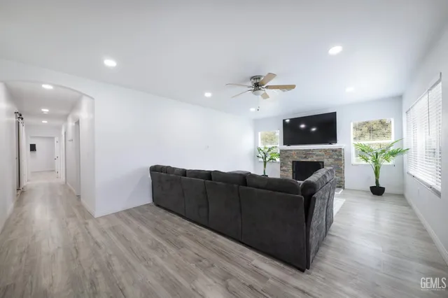 $695,900 | Undisclosed Address, Bakersfield, CA 93305