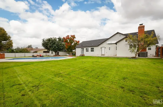 $695,900 | Undisclosed Address, Bakersfield, CA 93305