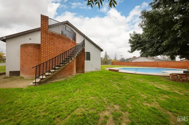 $695,900 | Undisclosed Address, Bakersfield, CA 93305