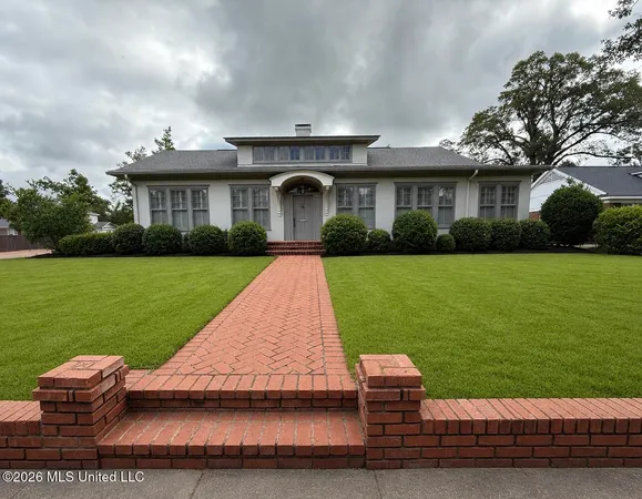 $595,000 | 318 Grand Boulevard, Greenwood, MS 38930