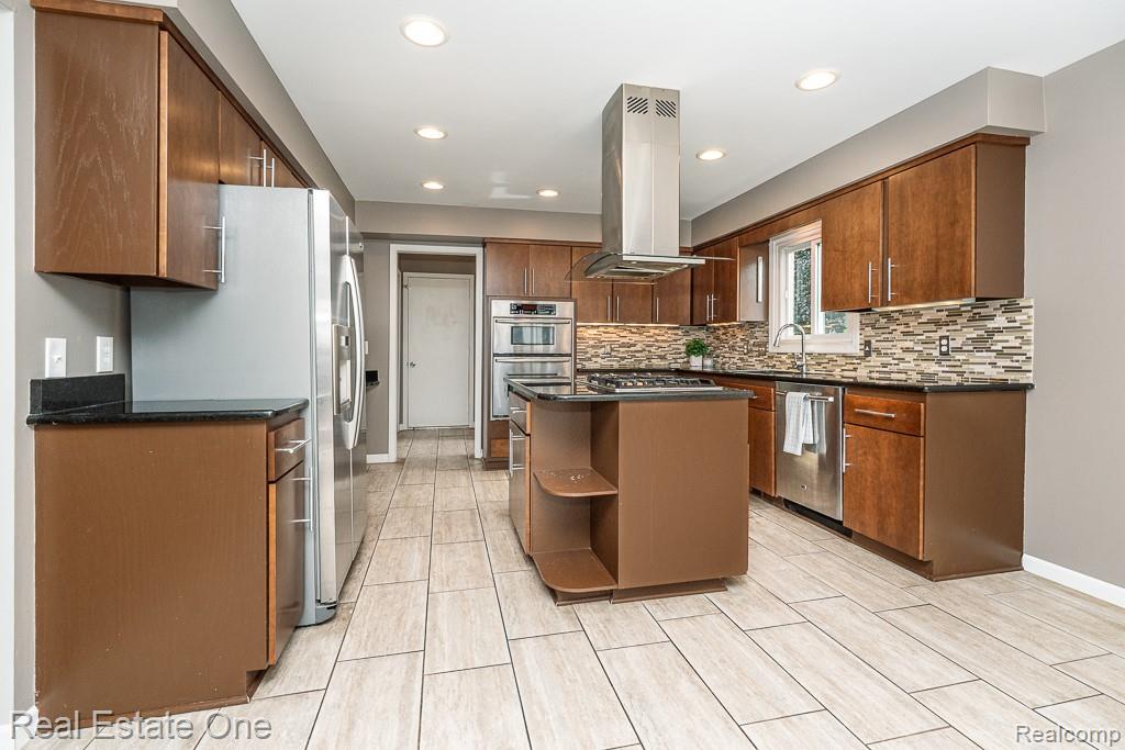 1323 Bembridge Drive Rochester, MI 48307 - Photo 10 of 33 Kitchen with granite and stainless appliances