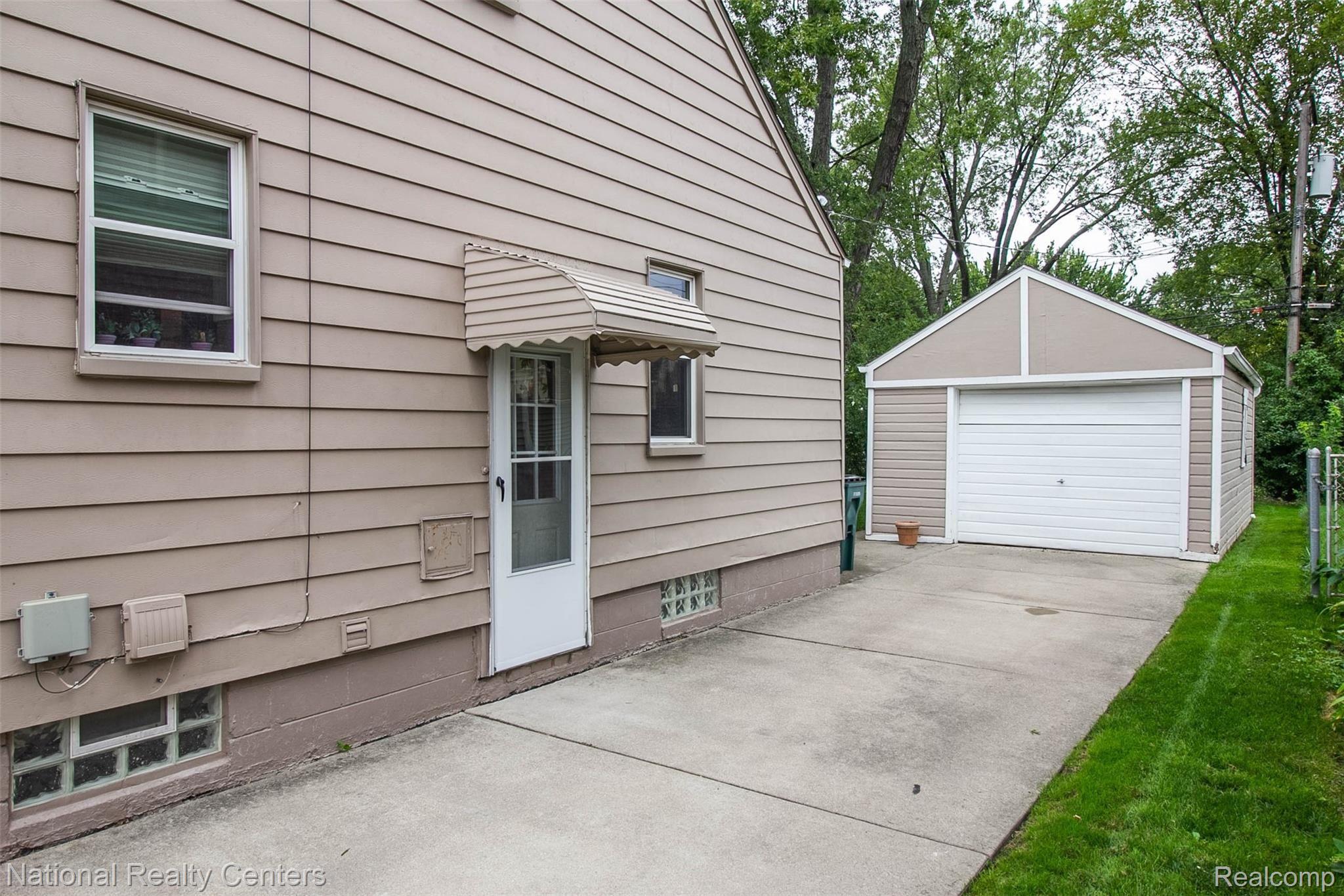 1610 Eaton Road Berkley, MI 48072 - Photo 26 of 34 40.jpg