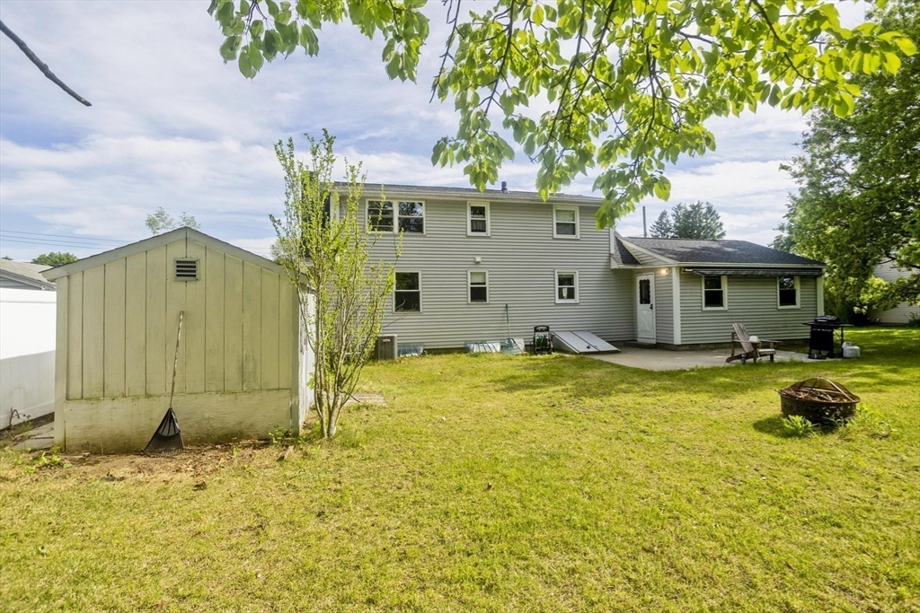 93 Moss Road Springfield, MA 01119 - Photo 6 of 40
