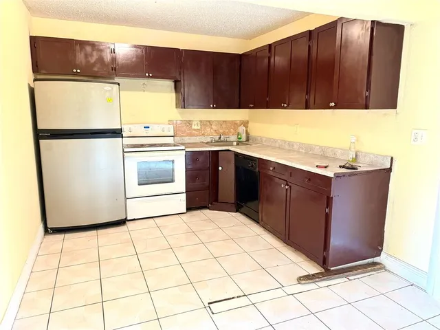 $2,000 | 2625 Northwest 60th Way, Sunrise, FL 33313