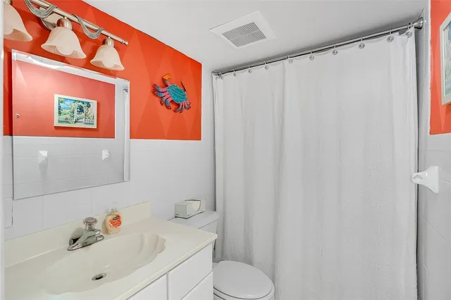 $405,000 | 1536 Ocean Drive, Unit 201B, Vero Beach, FL 32963