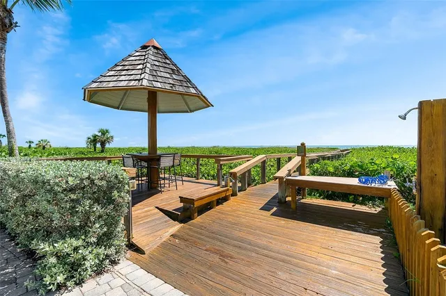 $405,000 | 1536 Ocean Drive, Unit 201B, Vero Beach, FL 32963