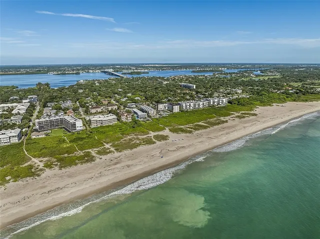 $405,000 | 1536 Ocean Drive, Unit 201B, Vero Beach, FL 32963