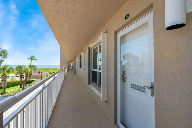 $405,000 | 1536 Ocean Drive, Unit 201B, Vero Beach, FL 32963