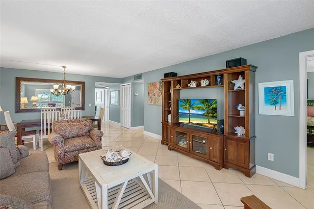 $405,000 | 1536 Ocean Drive, Unit 201B, Vero Beach, FL 32963
