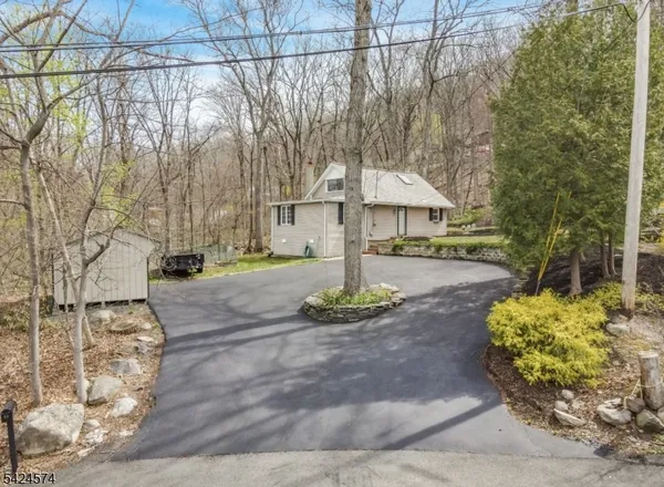 $349,900 | 23 Old Woodland Trail, Oak Ridge, NJ 07438