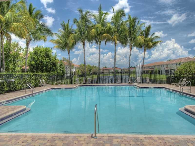 3218 Laurel Ridge Circle, Unit 3218 Riviera Beach, FL 33404 - Photo 3 of 7 Exterior Front