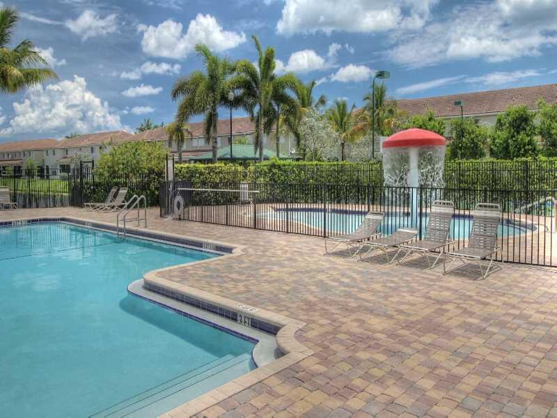 3218 Laurel Ridge Circle, Unit 3218 Riviera Beach, FL 33404 - Photo 4 of 7 Exterior Front