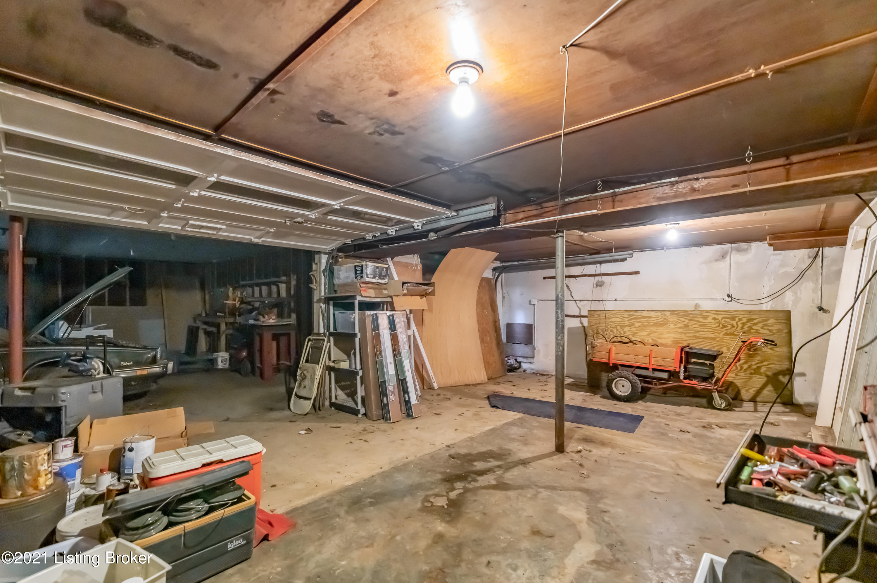 3505 Sycamore Road La Grange, KY 40031 - Photo 21 of 27 garage