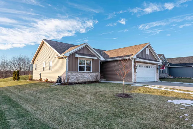 $399,999 | 2040 90th Street, Sturtevant, WI 53177