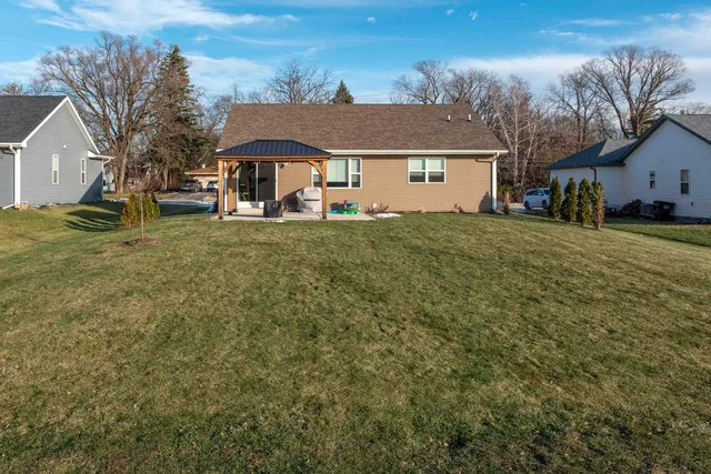 $399,999 | 2040 90th Street, Sturtevant, WI 53177