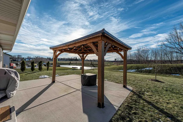 $399,999 | 2040 90th Street, Sturtevant, WI 53177