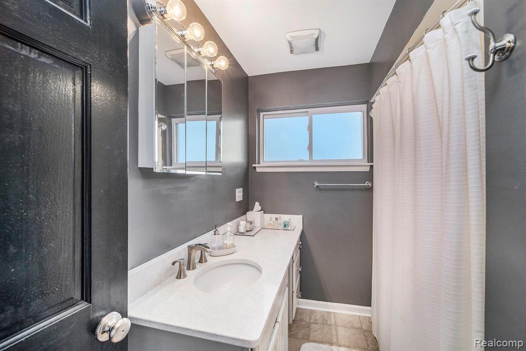 1938 Bradford Road Birmingham, MI 48009 - Photo 16 of 35