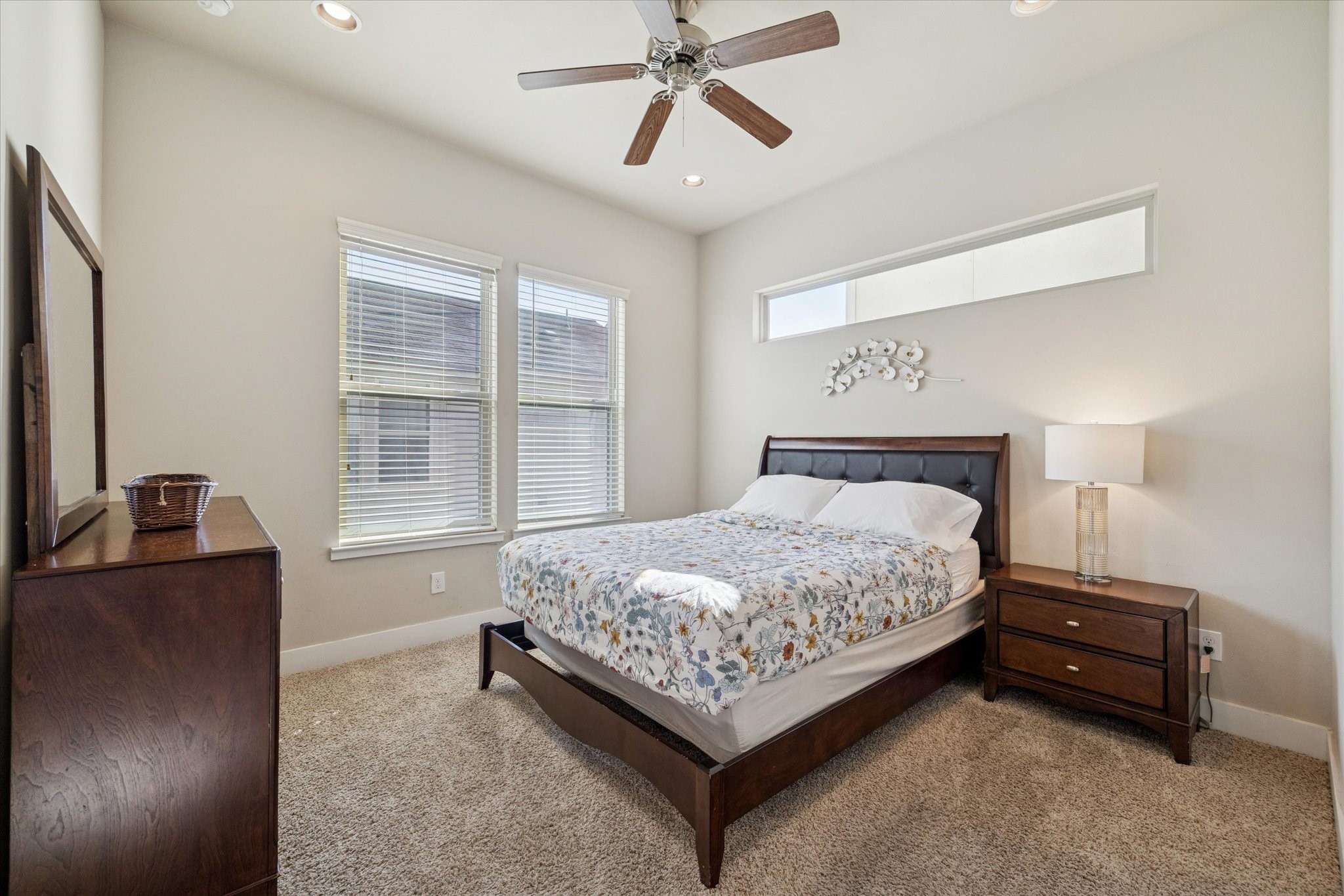4417 Eli Street Houston, TX 77007 - Photo 13 of 24 3rd floor bedroom with ensuite bath.