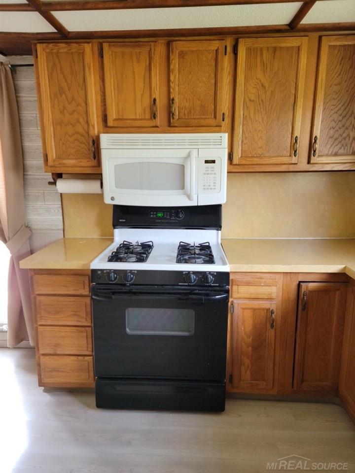 1544 Lambden Road Flint, MI 48532 - Photo 13 of 30 50082359-12.JPG