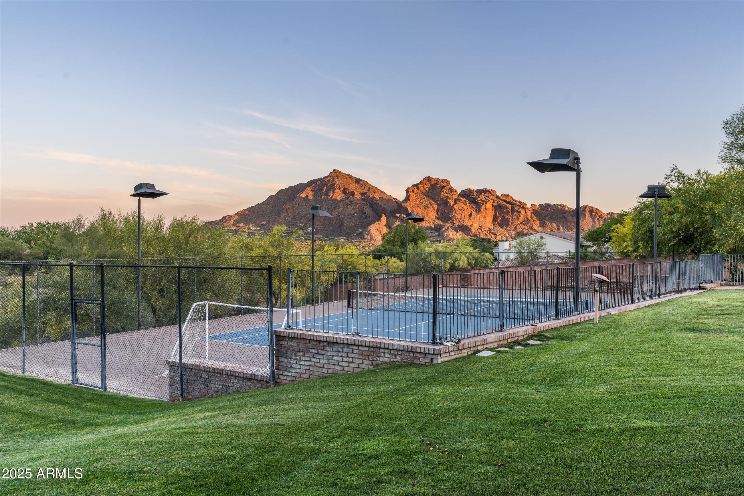6830 North 46th Place Paradise Valley, AZ 85253 - Photo 53 of 65 a view of a park with iron fence