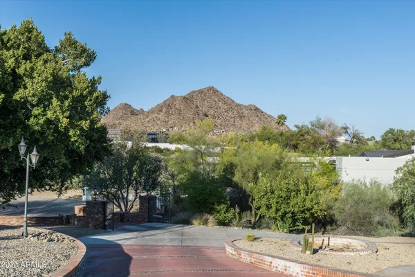 $7,995,000 | 6830 North 46th Place, Paradise Valley, AZ 85253