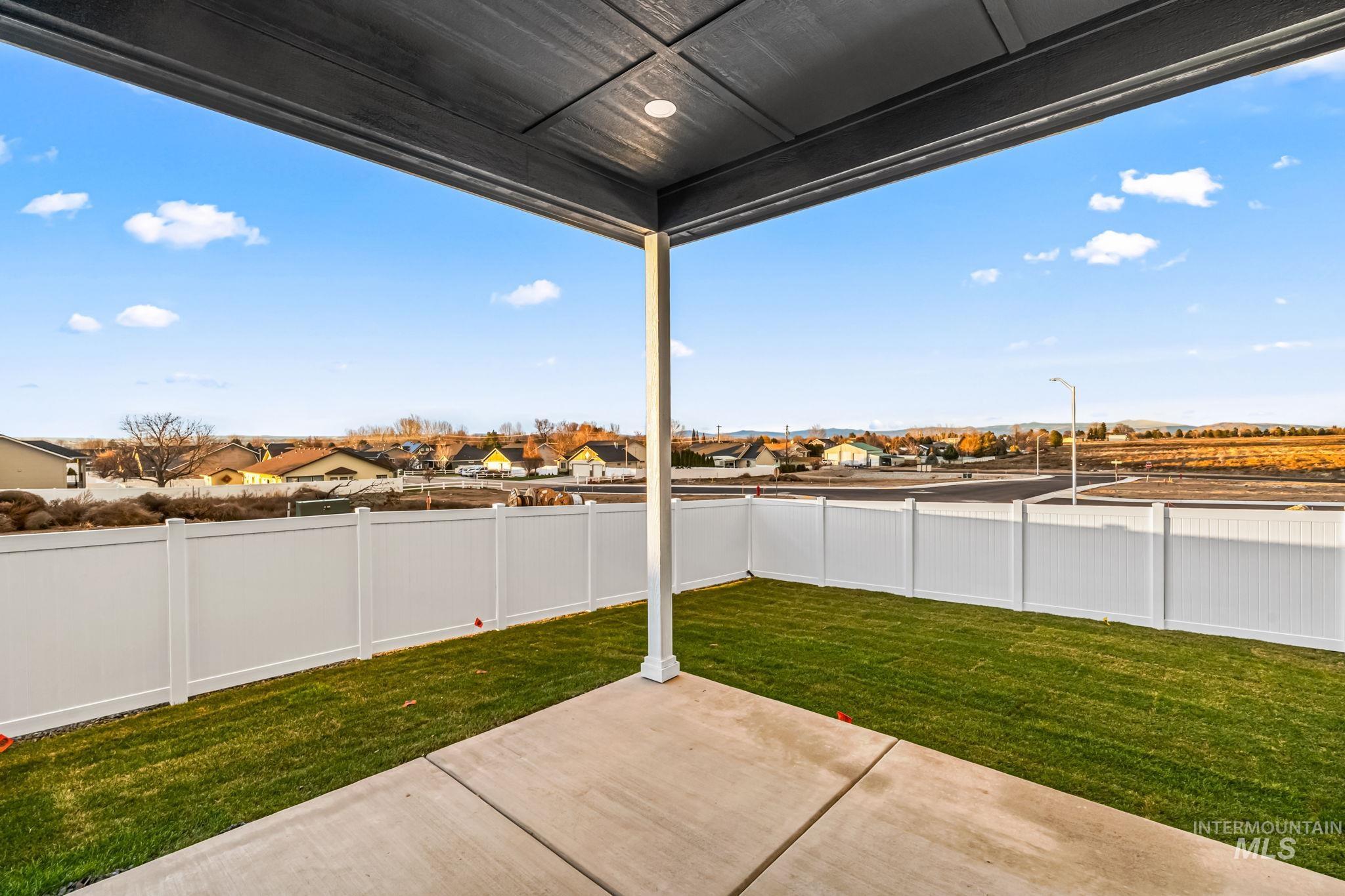 2905 Cypress Point Payette, ID 83661 - Photo 15 of 26 Fenced backyard featuring a residential view and a patio area