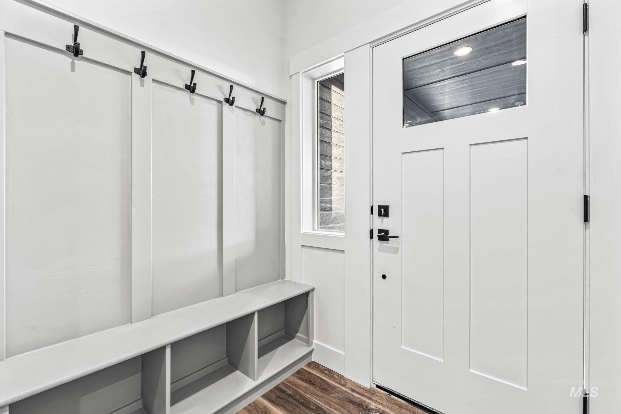 2905 Cypress Point Payette, ID 83661 - Photo 3 of 26 Mudroom with dark wood-style flooring
